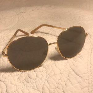 😎UO Throwin' Shade Sunglasses😎